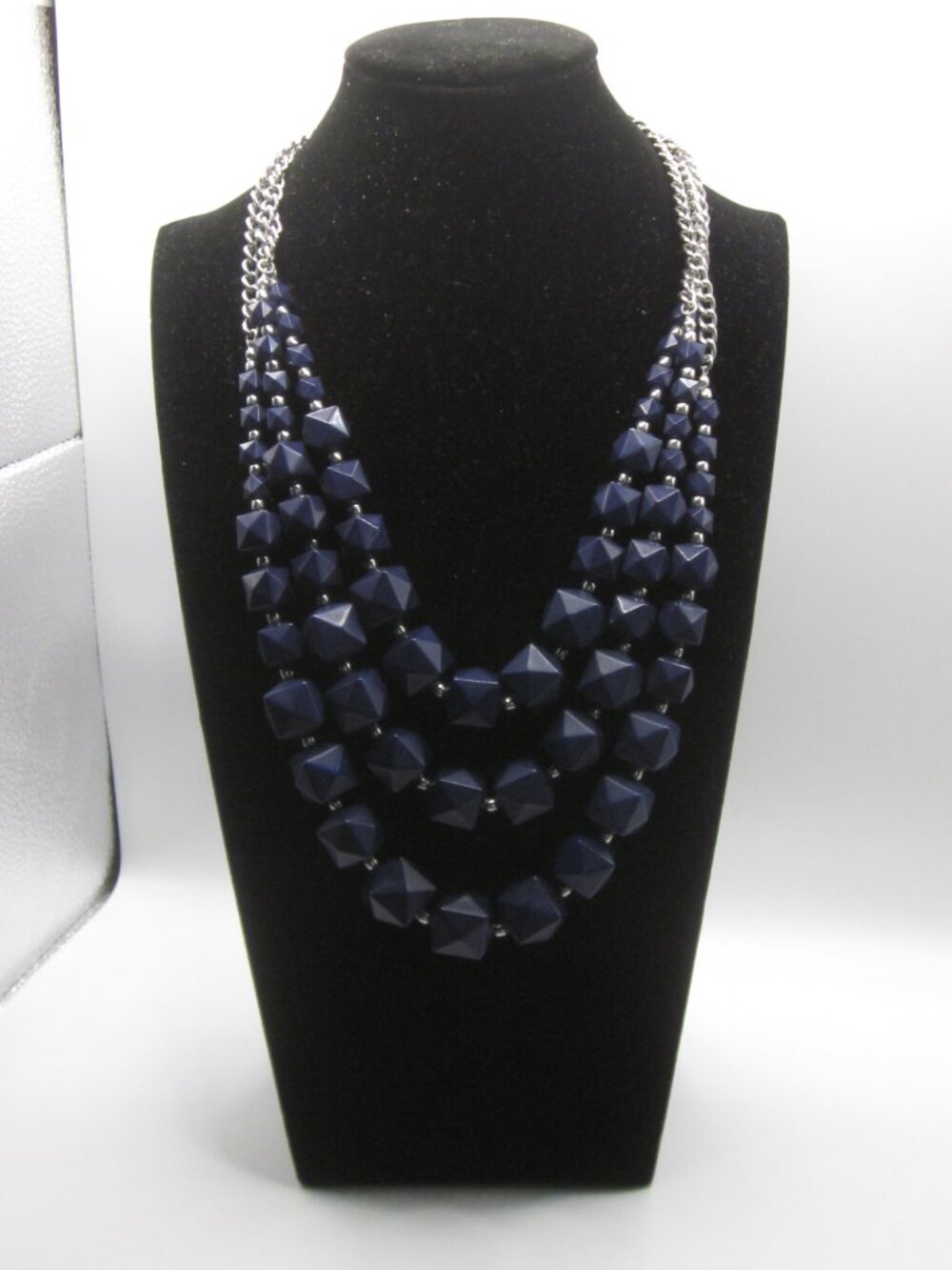 Charming Charlie Chunky Necklace Navy Blue Acrylic - Picture 4 of 4